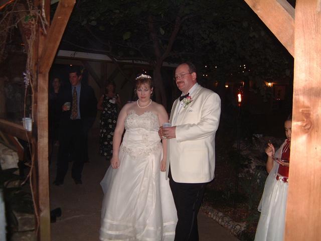 2003/10(Oct)/03(Urbik-Wedding)/640x480_2003-10-05 20-29-09.JPG